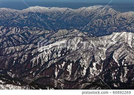 越後小竹岳和中岳岳的從雪山看到的殘留積雪 60892269