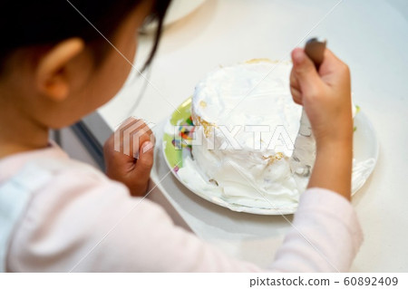 Girl's homemade cake (nappe) Girl's homemade cake (nappe) 60892409