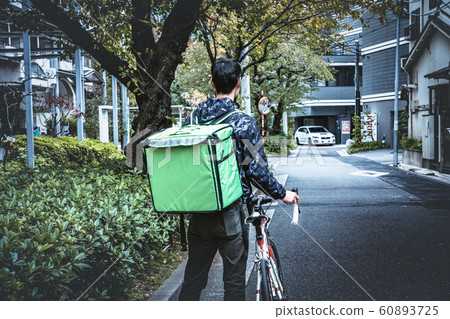 送餐人員 60893725
