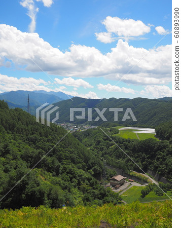 從味增川大壩的頂部眺望木曾村 從味增川大壩的頂部眺望木曾村 60893990
