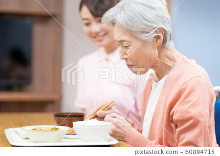 保姆，養老院，自助餐廳，餐飲 60894715