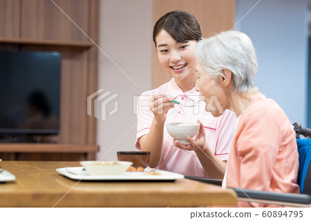 保姆，養老院，自助餐廳，餐飲 60894795