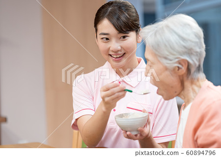 保姆，養老院，自助餐廳，餐飲 60894796