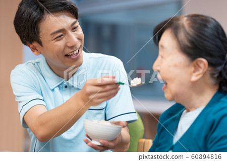 保姆，養老院，自助餐廳，餐飲 60894816