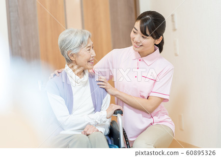 高級，護理院，看護人，輪椅 60895326