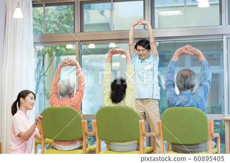 照顧者，養老院，體操 60895405