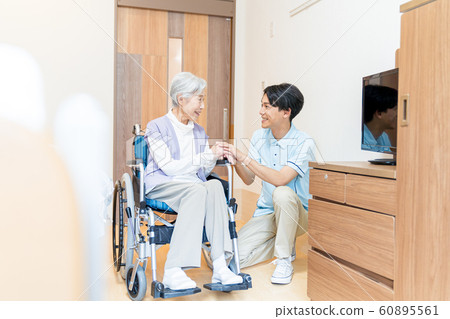 高級，護理院，看護人，輪椅 60895561