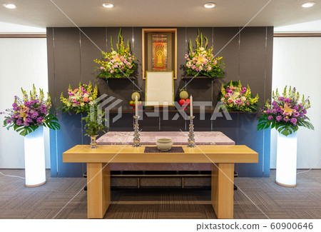 Altar, funeral ceremony, wake-up, ceremonial hall, farewell ceremony, funeral, funeral ceremony, family funeral, flower offering, flower, flower arrangement 60900646