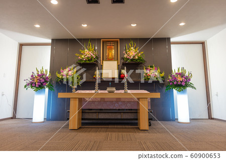 Altar, funeral ceremony, wake-up, ceremonial hall, farewell ceremony, funeral, funeral ceremony, family funeral, flower offering, flower, flower arrangement Altar, funeral ceremony, wake-up, ceremonial hall, farewell ceremony, funeral, funeral ceremony, family funeral, flower offering, flower, flower arrangement 60900653