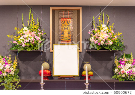 祭壇,喪葬儀式,喚醒,禮堂,告別儀式,喪葬,喪葬儀式,家庭葬禮,獻花,花卉,插花 祭壇,喪葬儀式,喚醒,禮堂,告別儀式,喪葬,喪葬儀式,家庭葬禮,獻花,花卉,插花 60900672