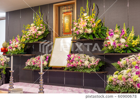祭壇,喪葬儀式,喚醒,禮堂,告別儀式,喪葬,喪葬儀式,家庭葬禮,獻花,花卉,插花 祭壇,喪葬儀式,喚醒,禮堂,告別儀式,喪葬,喪葬儀式,家庭葬禮,獻花,花卉,插花 60900678