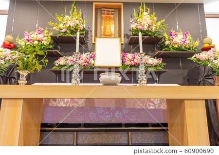 Altar, funeral ceremony, wake-up, ceremonial hall, farewell ceremony, funeral, funeral ceremony, family funeral, flower offering, flower, flower arrangement 60900690