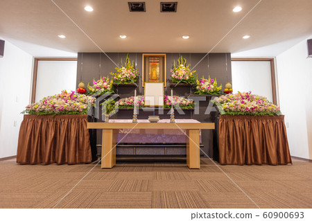 Altar, funeral ceremony, wake-up, ceremonial hall, farewell ceremony, funeral, funeral ceremony, family funeral, flower offering, flower, flower arrangement 60900693