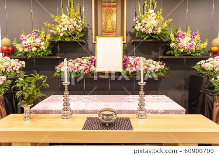 Altar, funeral ceremony, wake-up, ceremonial hall, farewell ceremony, funeral, funeral ceremony, family funeral, flower offering, flower, flower arrangement 60900700