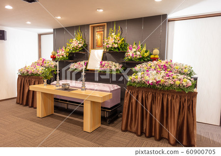 祭壇，喪葬儀式，喚醒，禮堂，告別儀式，喪葬，喪葬儀式，家庭葬禮，獻花，花卉，插花 60900705