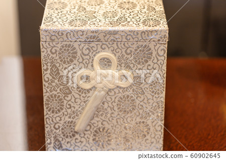 Urn_Saijo，祭壇，葬禮，喚醒，禮堂，告別儀式，葬禮，葬禮，家庭葬禮，插花，花卉，插花 60902645
