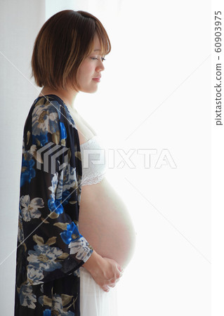 Maternity photo 60903975