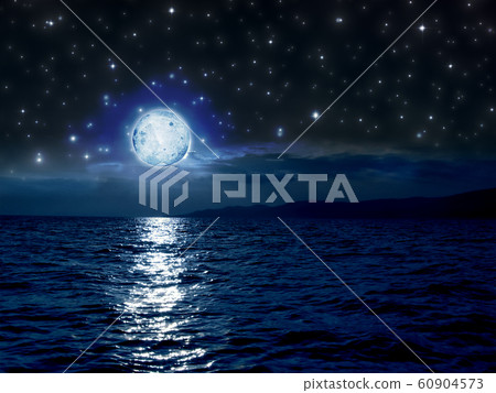 Full moon reflected in the sea Full moon reflected in the sea 60904573