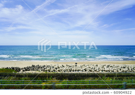 View the Sea of Japan from the window of a bus running on the Noto Satoyama Kaido View the Sea of Japan from the window of a bus running on the Noto Satoyama Kaido 60904922
