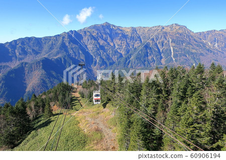 新穗高2號索道2層纜車和霞岳 新穗高2號索道2層纜車和霞岳 60906194