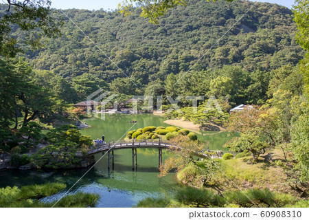 Ritsurin Garden: Pond and Engetsukyo Bridge seen from the hill Ritsurin Garden: Pond and Engetsukyo Bridge seen from the hill 60908310