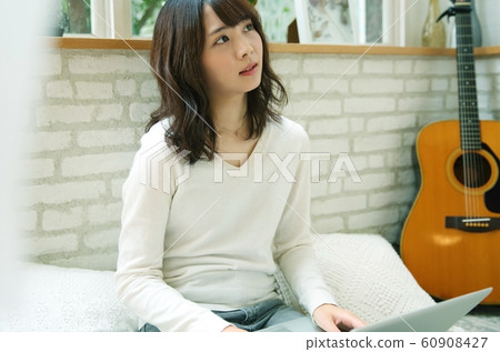 女性人類人物 60908427