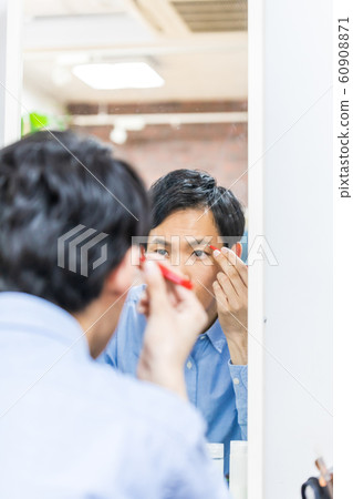 Men's makeup beauty 60908871
