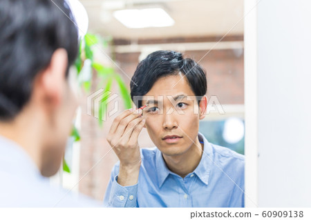 Men's makeup beauty 60909138