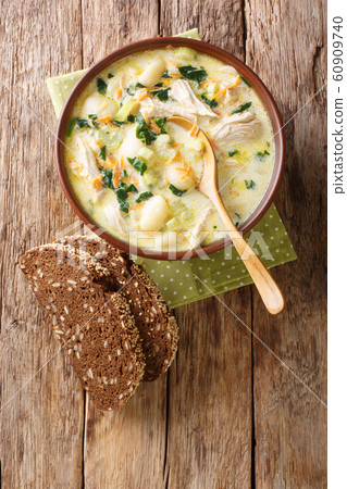 Thick cream soup with gnocchi, chicken, spinach 60909740
