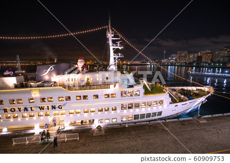 Yokohama Cityscape in Japan: Viewing the Royal Wing before Departure (Night View) 60909753