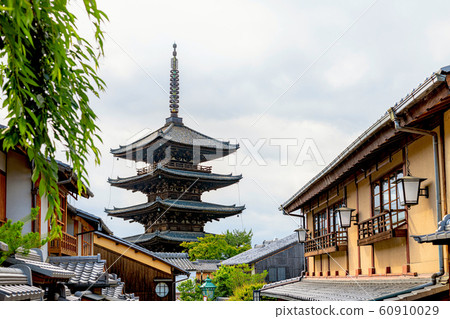 Ancient capital Kyoto Yasaka tower and Higashiyama town Ancient capital Kyoto Yasaka tower and Higashiyama town 60910029
