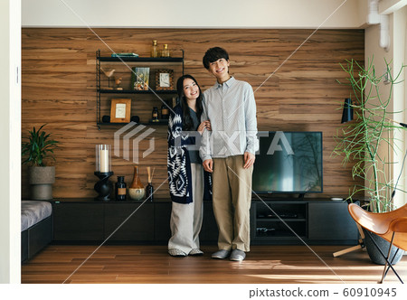 Heterosexual couple 60910945