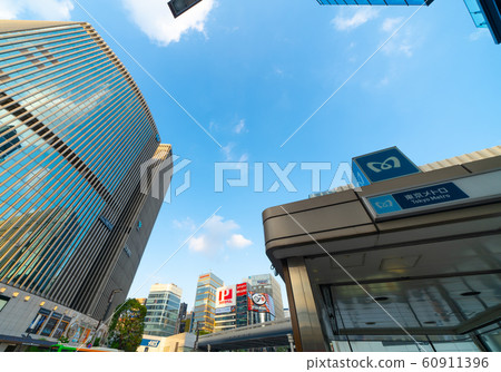 Tokyo cityscape in Japan with views of Yurakucho Marion 60911396