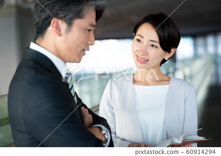 商業商人女商人團隊會議 商業商人女商人團隊會議 60914294