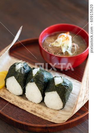 Onigiri and pork juice 60915620