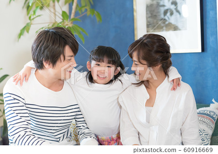 家庭,父母和孩子,好朋友,家庭組 家庭,父母和孩子,好朋友,家庭組 60916669