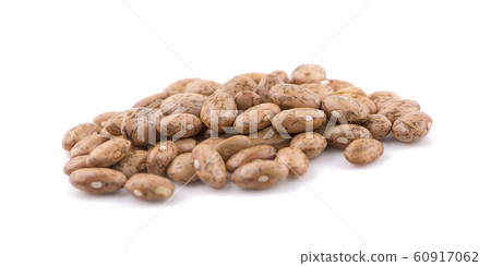 Pinto beans an isolated on white background 60917062