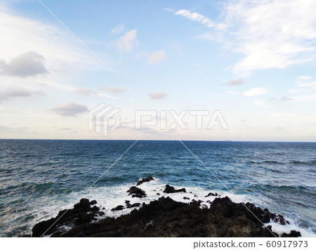 Jeju Island Sea, Yongduam Rock 60917973