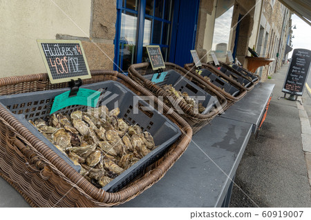 Shop for uysters in france cancale 60919007