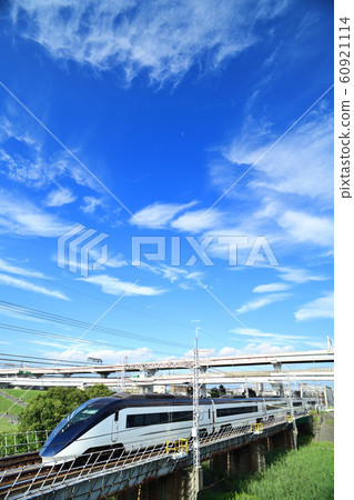 Keisei Skyliner crossing Akumo and Arakawa Bridge Keisei Skyliner crossing Akumo and Arakawa Bridge 60921114