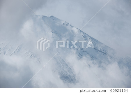 富士山和雲 60921164