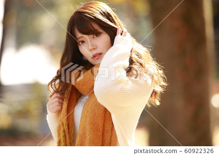 Female portrait 60922326