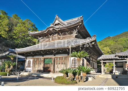 [Kokokuji Temple] In front of Ojimon in Yura-cho, Hidaka-gun, Wakayama 60922705