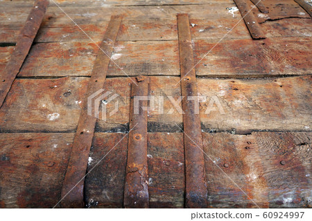 Metal rusty surface of old wooden kist. 60924997