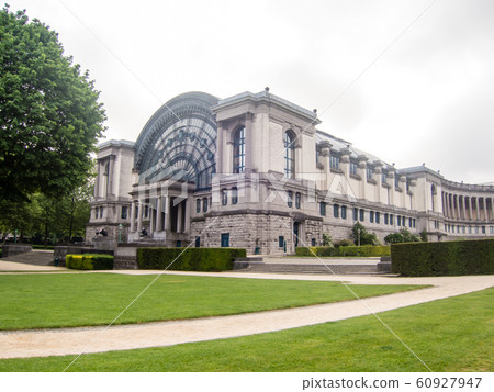 Brussels historic building Triumph arch and green park Brussels historic building Triumph arch and green park 60927947