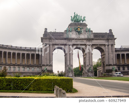 Brussels historic building Triumph arch and green park Brussels historic building Triumph arch and green park 60927949