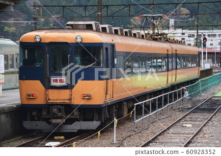 大井川鐵道16000系列停在車站 大井川鐵道16000系列停在車站 60928352