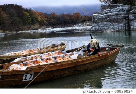 Nagatoro rock face and clear stream 60929024