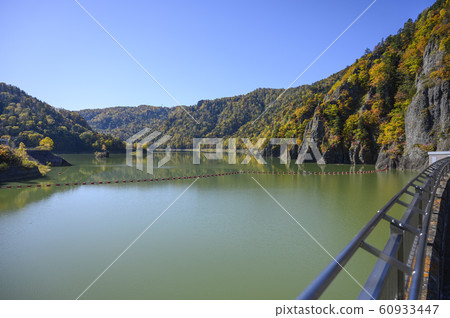 Autumn leaves of Jozankei Hoheikyo Dam, Hokkaido Autumn leaves of Jozankei Hoheikyo Dam, Hokkaido 60933447