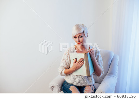 beautiful blonde woman with short book reads book training beautiful blonde woman with short book reads book training 60935150